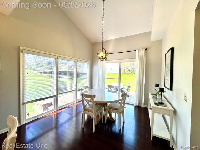 419 Roundview Drive, Rochester, MI 48307