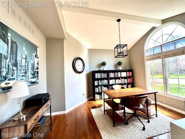 419 Roundview Drive, Rochester, MI 48307