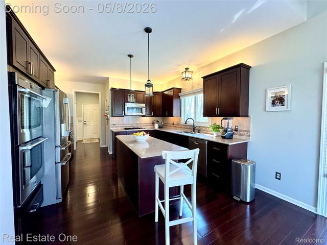 419 Roundview Drive, Rochester, MI 48307