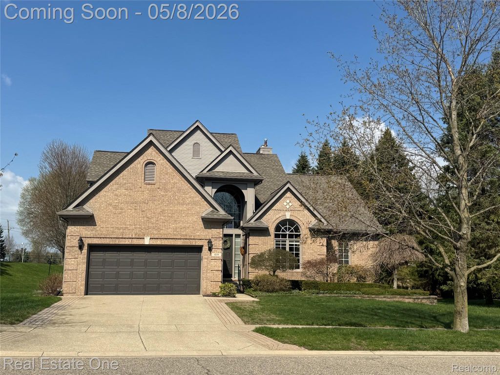 419 Roundview Drive, Rochester, MI 48307