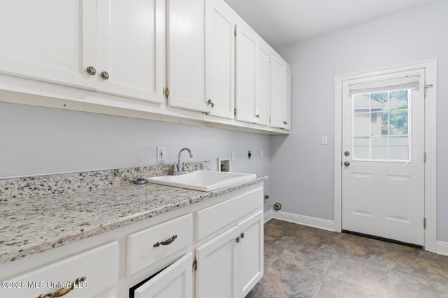 2037 Mauvilla Cove, Biloxi, MS 39531