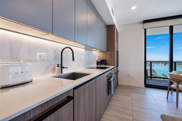 580 72nd St 1410, Miami Beach, FL 33141