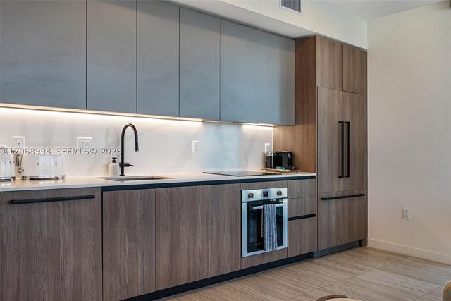 580 72nd St 1410, Miami Beach, FL 33141