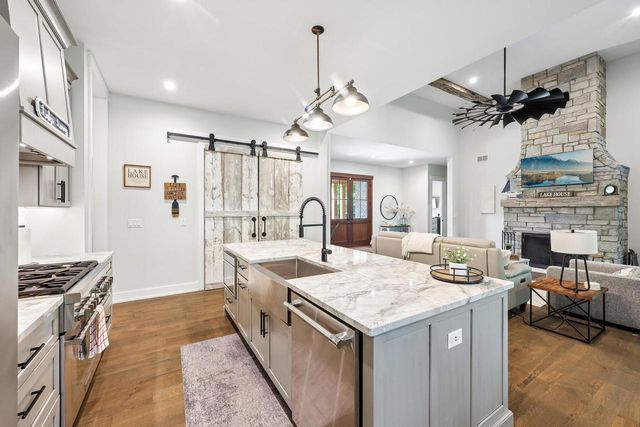 542 Berwyn DRIVE, Fontana, WI 53125