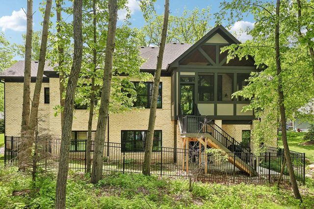 542 Berwyn DRIVE, Fontana, WI 53125