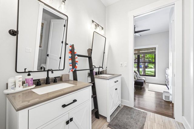 542 Berwyn DRIVE, Fontana, WI 53125