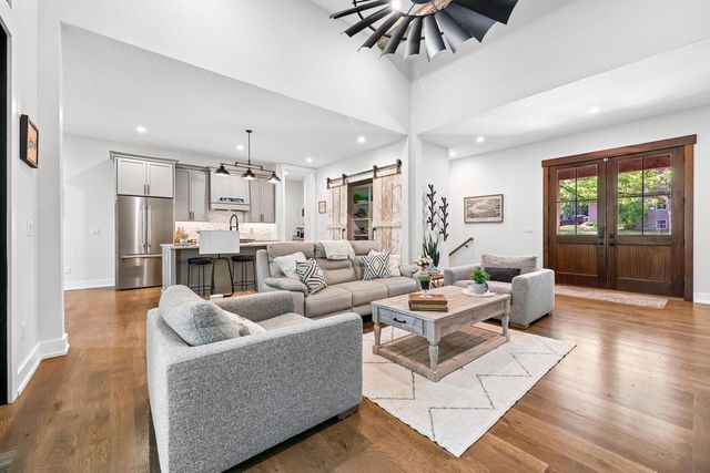 542 Berwyn DRIVE, Fontana, WI 53125