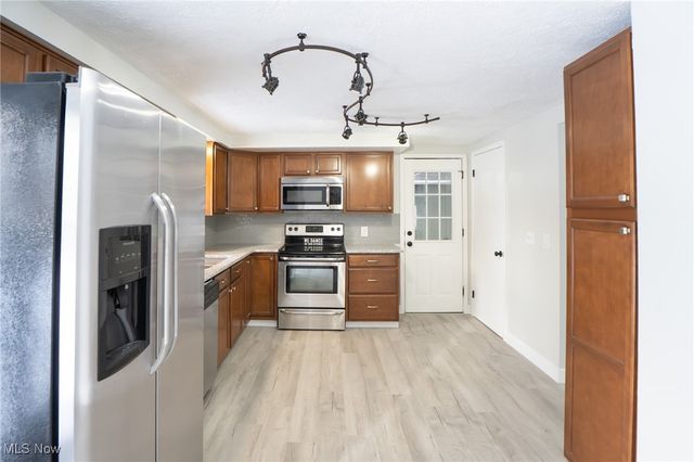 6835 William Tell Avenue NW, North Canton, OH 44720