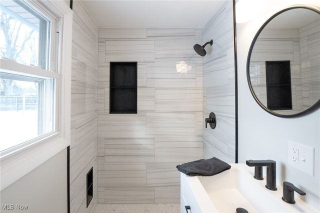 6835 William Tell Avenue NW, North Canton, OH 44720