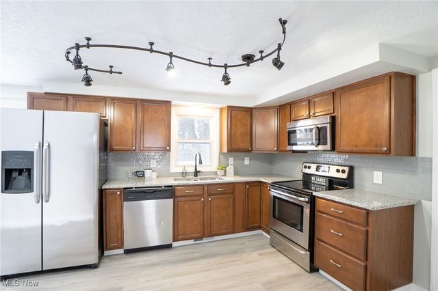 6835 William Tell Avenue NW, North Canton, OH 44720