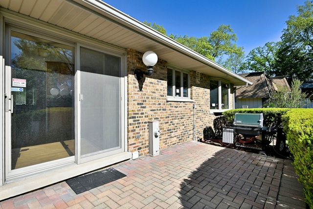 9S631 William Drive, Burr Ridge, IL 60527
