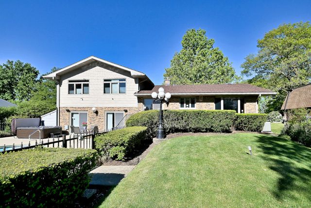 9S631 William Drive, Burr Ridge, IL 60527
