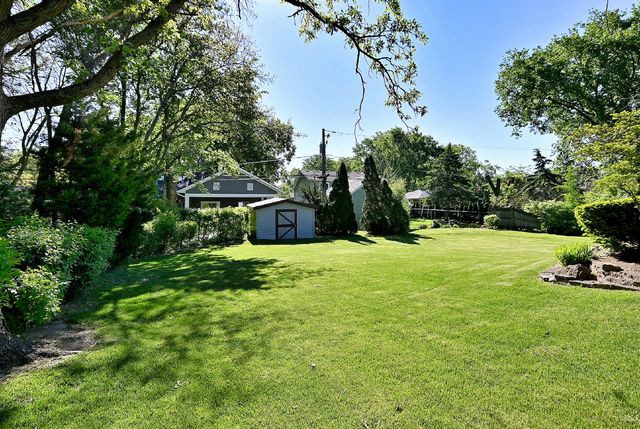 9S631 William Drive, Burr Ridge, IL 60527
