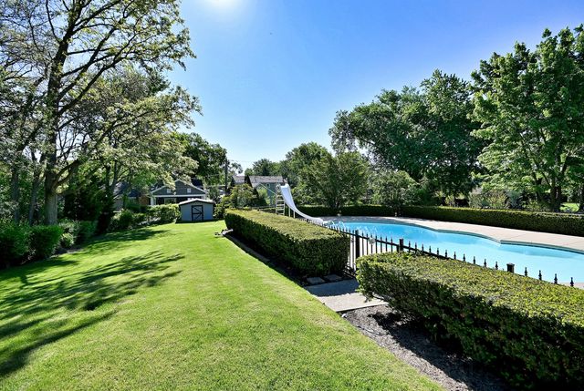 9S631 William Drive, Burr Ridge, IL 60527