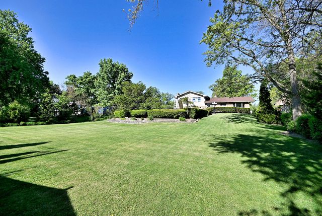 9S631 William Drive, Burr Ridge, IL 60527