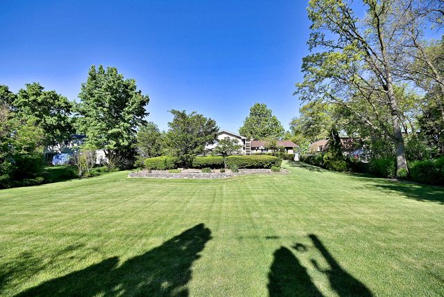 9S631 William Drive, Burr Ridge, IL 60527