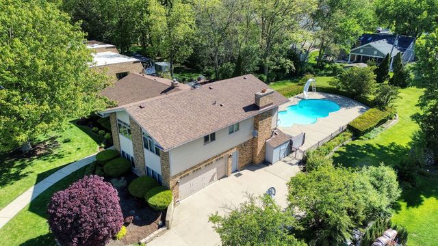 9S631 William Drive, Burr Ridge, IL 60527