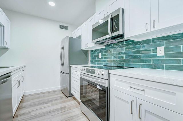7555 Katy Freeway 55, Houston, TX 77024