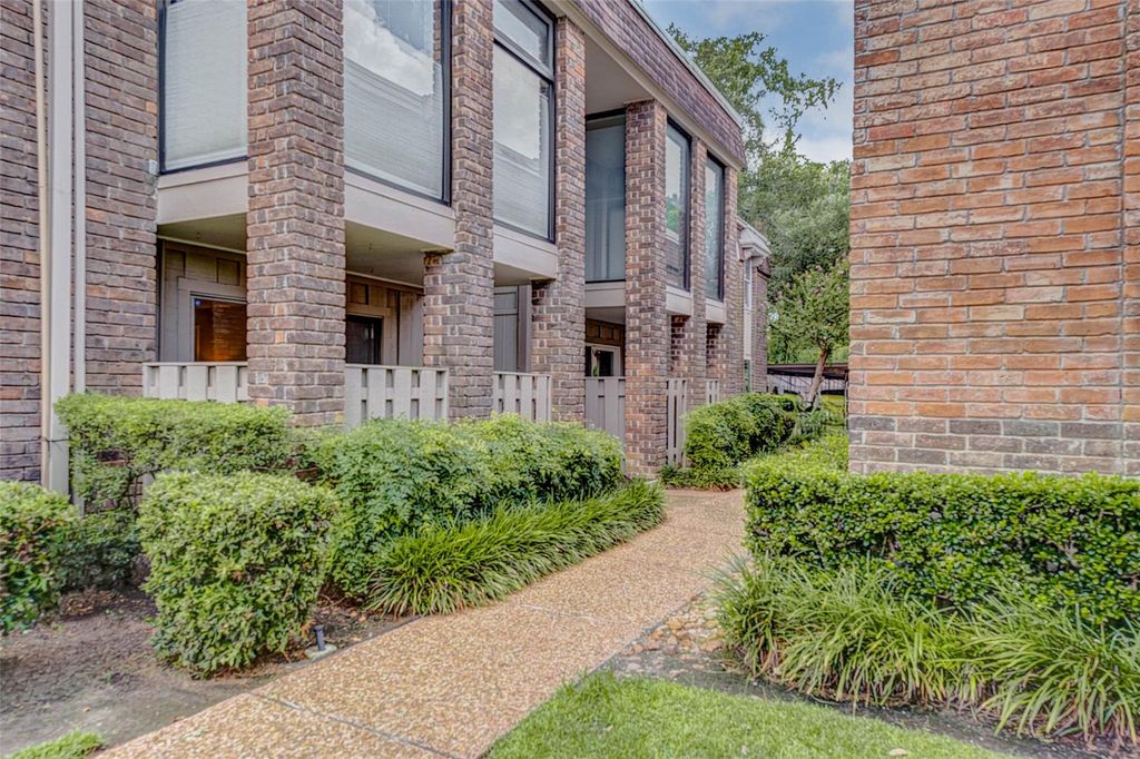 7555 Katy Freeway 55, Houston, TX 77024