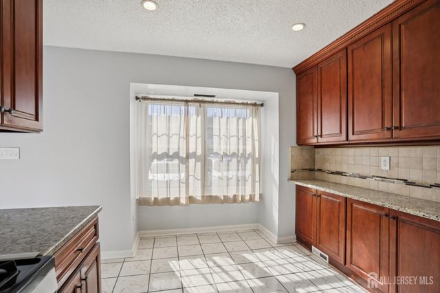 204 Hampshire Court, Piscataway, NJ 08854