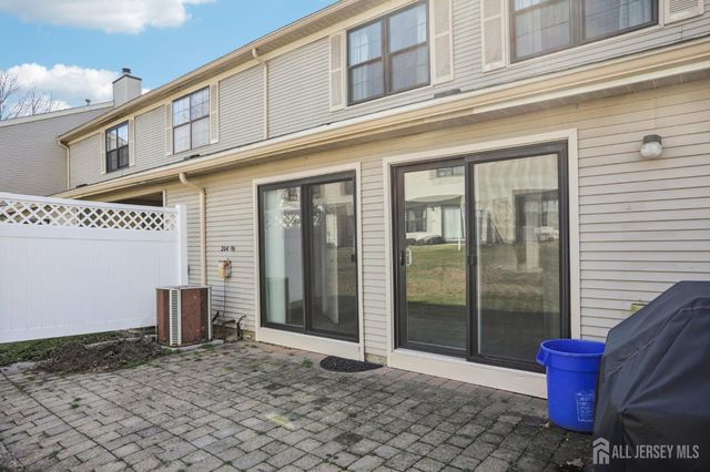 204 Hampshire Court, Piscataway, NJ 08854