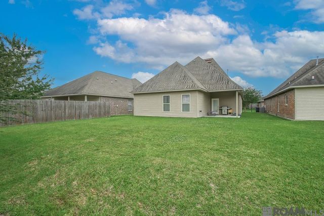 6616 Blue Rose Dr, Baton Rouge, LA 70817