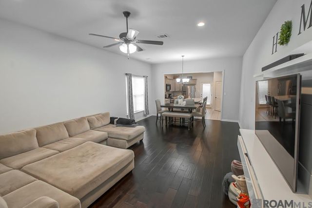 6616 Blue Rose Dr, Baton Rouge, LA 70817