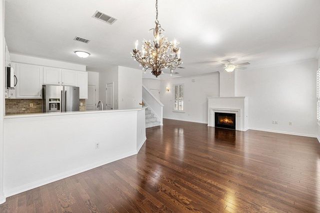 4620 W William Cannon DR 4, Austin, TX 78749