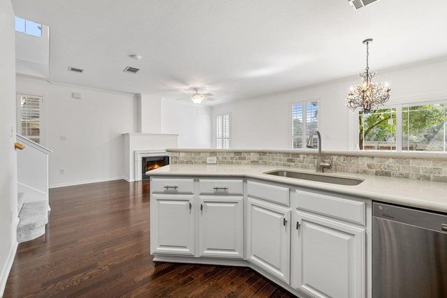 4620 W William Cannon DR 4, Austin, TX 78749