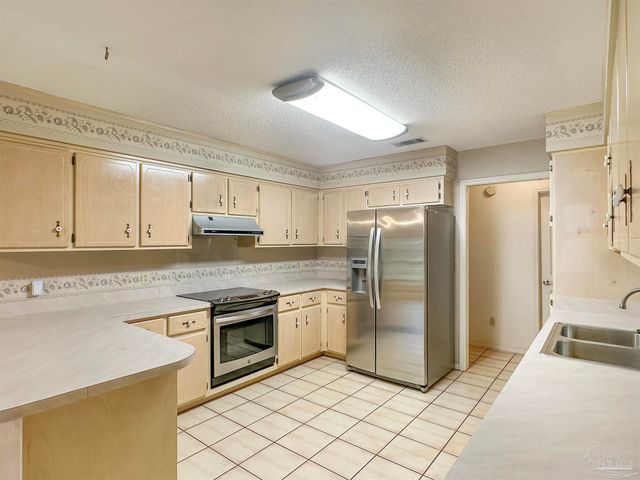 6074 Sunnyridge Dr, Milton, FL 32570