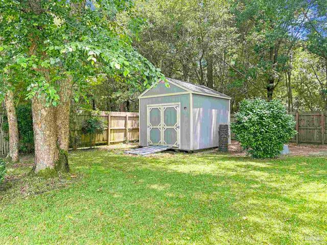 6074 Sunnyridge Dr, Milton, FL 32570