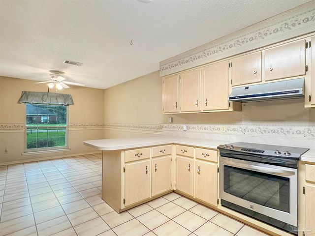 6074 Sunnyridge Dr, Milton, FL 32570