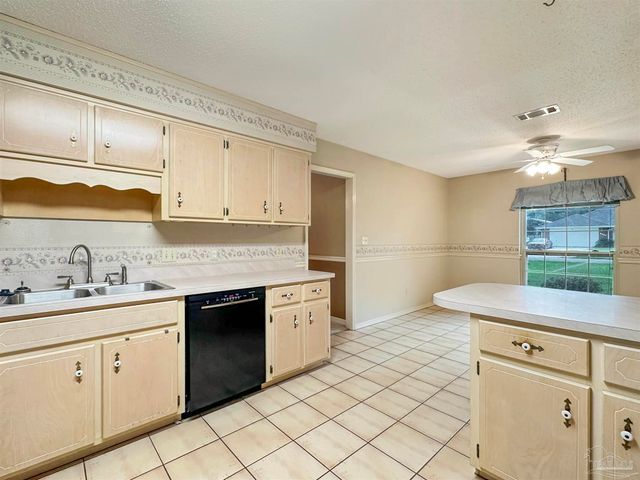 6074 Sunnyridge Dr, Milton, FL 32570
