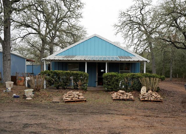 4731 Krischke Road, Schulenburg, TX 78956