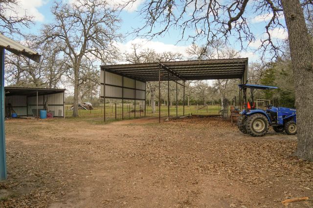 4731 Krischke Road, Schulenburg, TX 78956