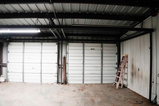 4731 Krischke Road, Schulenburg, TX 78956