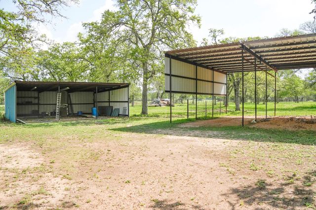 4731 Krischke Road, Schulenburg, TX 78956