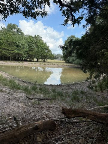 4731 Krischke Road, Schulenburg, TX 78956