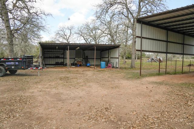 4731 Krischke Road, Schulenburg, TX 78956