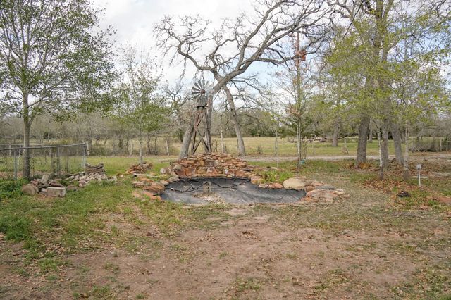 4731 Krischke Road, Schulenburg, TX 78956