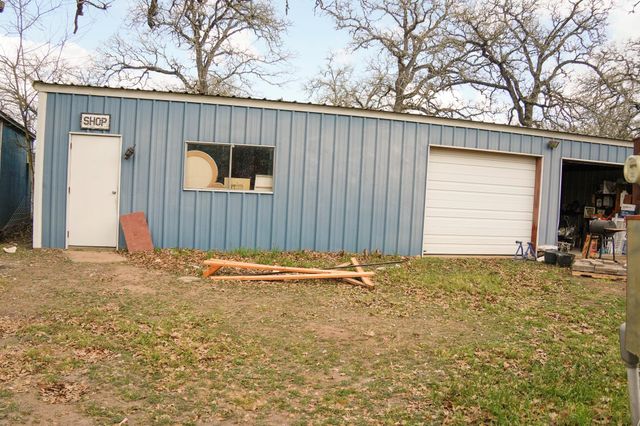 4731 Krischke Road, Schulenburg, TX 78956