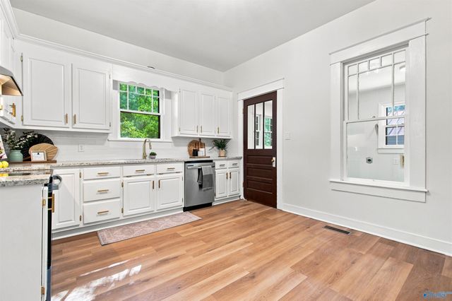 1043 W Washington Street, Athens, AL 35611