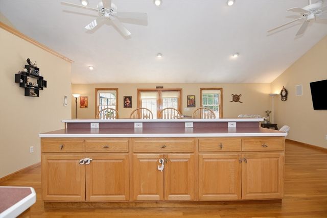 9 Jamie Way, Tyngsborough, MA 01879