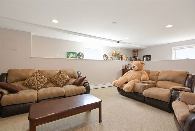 9 Jamie Way, Tyngsborough, MA 01879