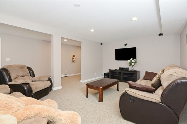 9 Jamie Way, Tyngsborough, MA 01879