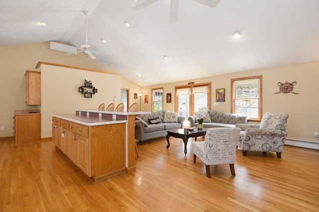 9 Jamie Way, Tyngsborough, MA 01879