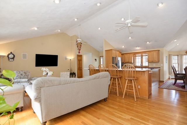 9 Jamie Way, Tyngsborough, MA 01879