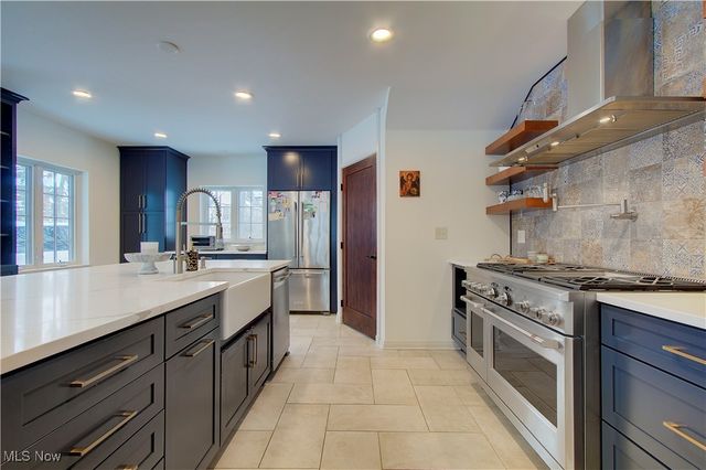 3125 Van Aken Boulevard, Shaker Heights, OH 44120