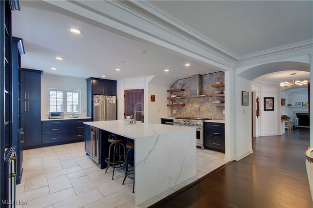 3125 Van Aken Boulevard, Shaker Heights, OH 44120