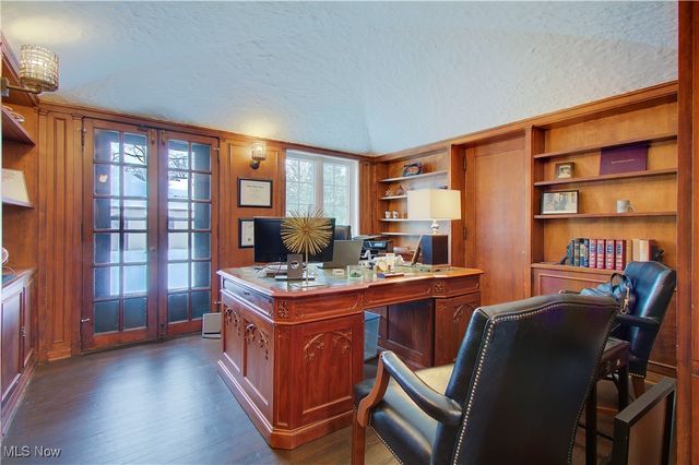 3125 Van Aken Boulevard, Shaker Heights, OH 44120